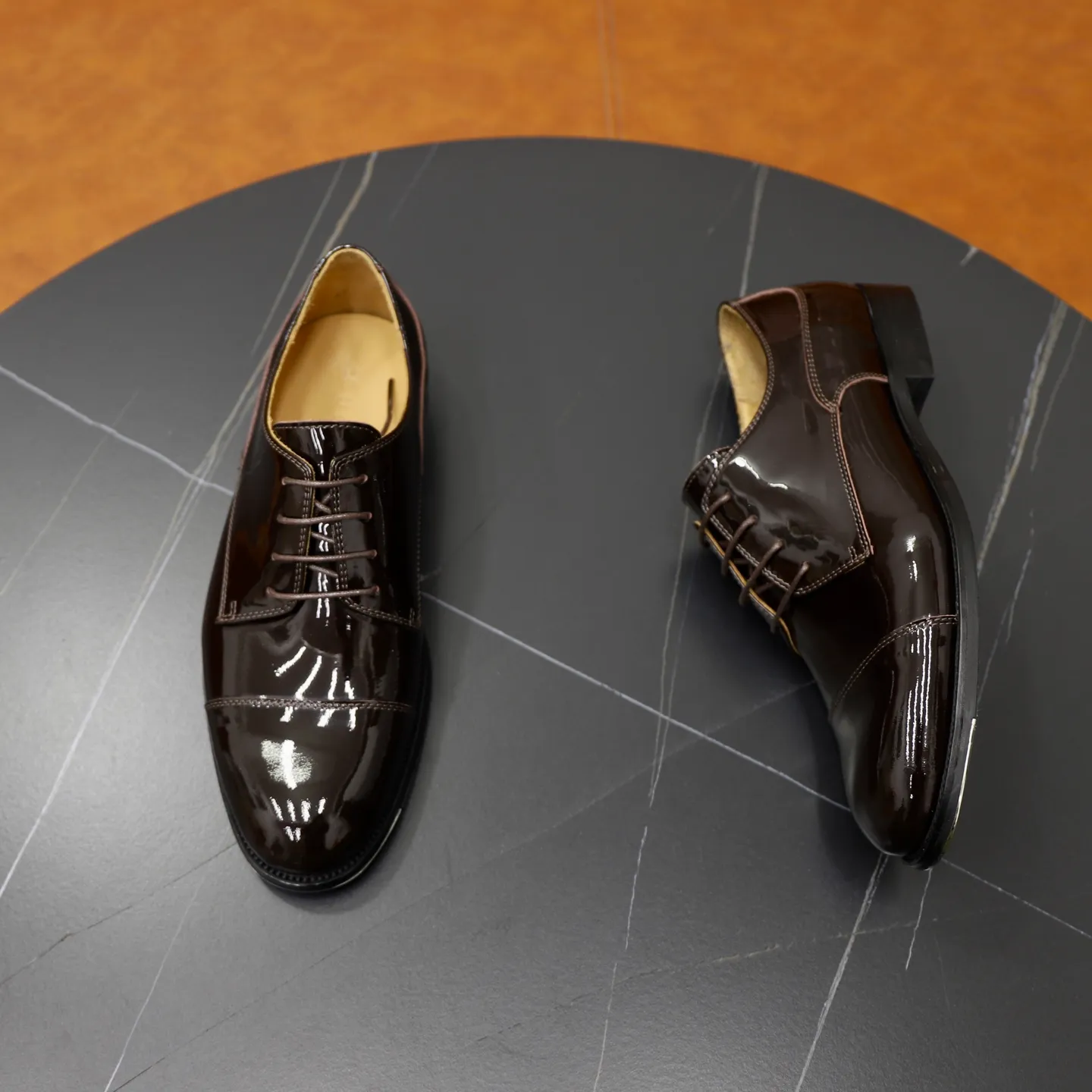 Men's shoes 💰660💰🙅‍♂️🙅‍♂️🙅‍♂️Niuli Brand: Gucci GuCCI Standard code: Men's code 39-44 (45 can be customized) Grade: Same style as the official website Original quality Material: Original cowhide surface Comfortable cowhide lining Original outsole Style category: Men's fashionable casual leather shoes Distinguished big-name luxury elements, top luxury Color: actual picture color
